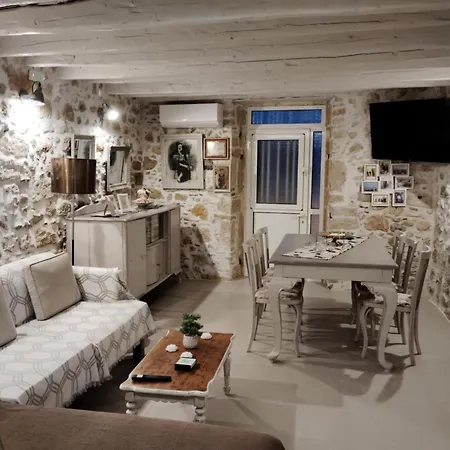 Minfot Local House *